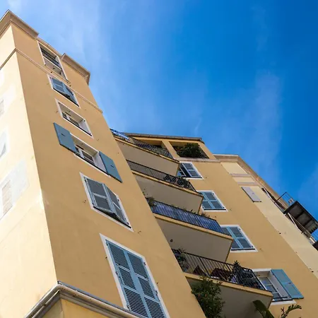 2 Bdrs & Parking In The Old Town ! Apartment *