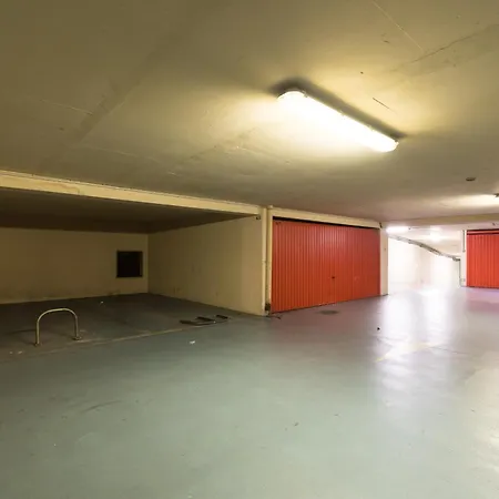 2 Bdrs & Parking In The Old Town ! Apartment *