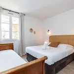 2 Bdrs & Parking In The Old Town ! Apartamento *