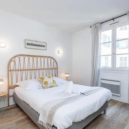 2 Bdrs & Parking In The Old Town ! Appartement