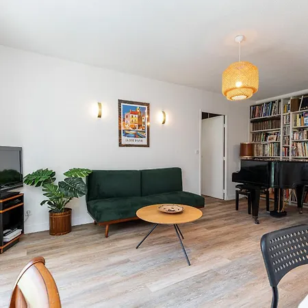 2 Bdrs & Parking In The Old Town ! Nice