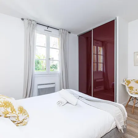 2 Bdrs & Parking In The Old Town ! Appartement