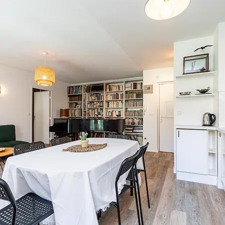 2 Bdrs & Parking In The Old Town ! Nice