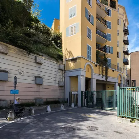 2 Bdrs & Parking In The Old Town ! Appartement