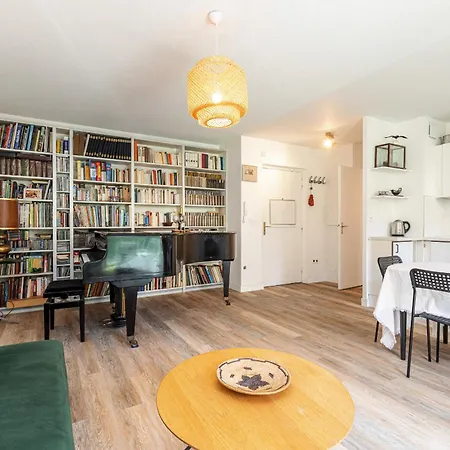 2 Bdrs & Parking In The Old Town !